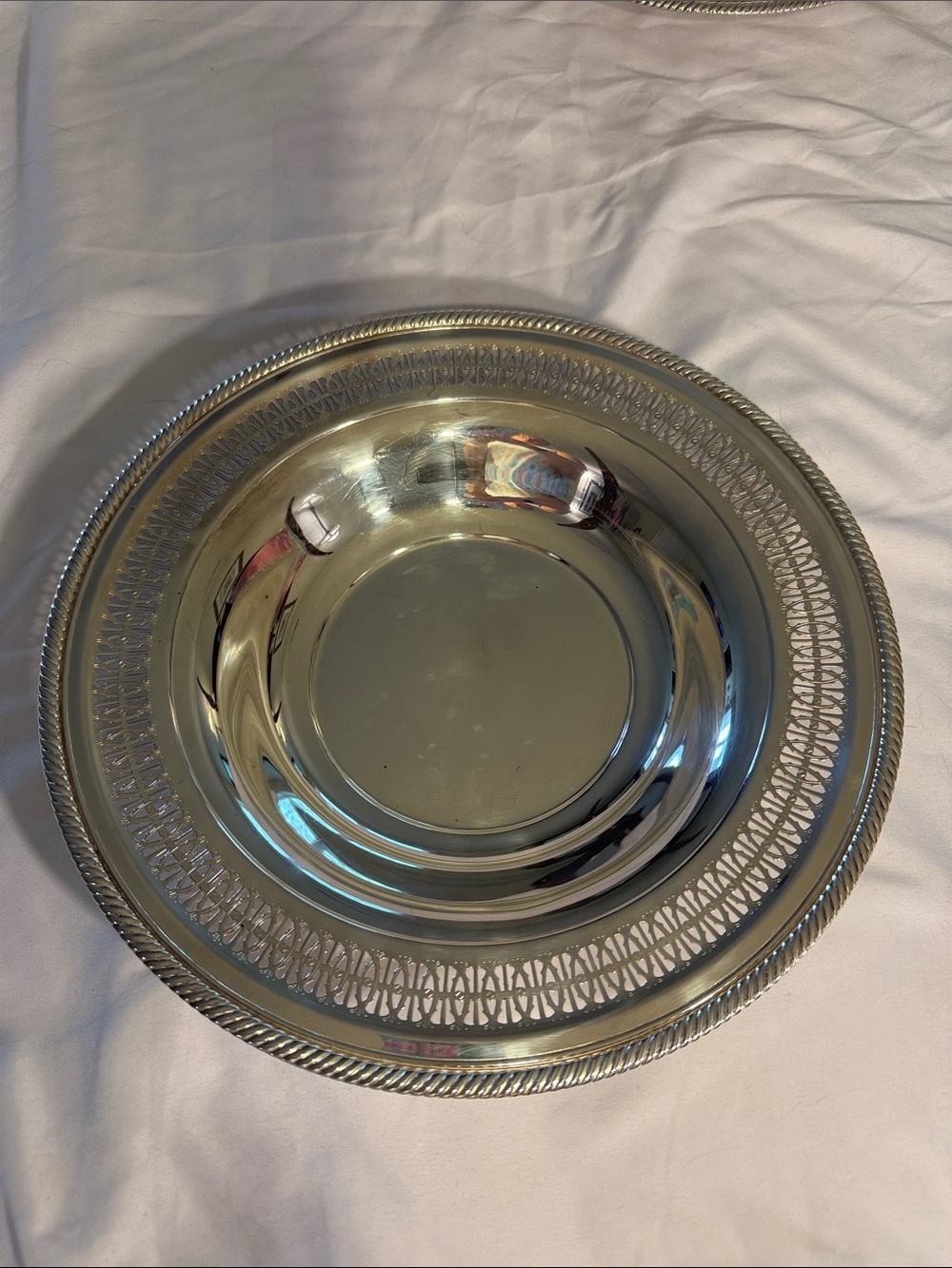 WM Rogers Pattern 835 Silver Plated Serving Bowl - Elegant Metal Serving Dish